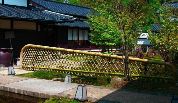 格安・激安エクステリア 日本の伝統美が息づく和風庭園を