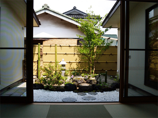 建仁寺垣組立てセットA型（柱みせタイプ）・天然木枠枝折戸・天然白平割垣